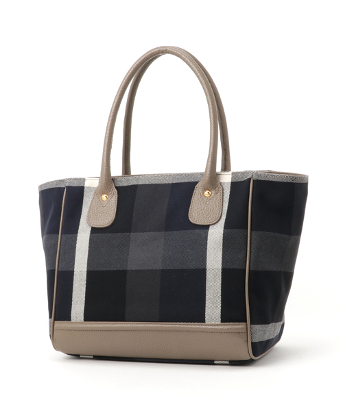 BLUE LABEL CRESTBRIDGE（ブルーレーベルクレストブリッジ）の