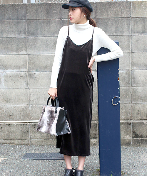 Bou Jeloud(ブージュルード)の「ベロアキャミソールワンピース(ワンピース・レディース・ダークグレー/カーキ・FREE)」の2枚目の写真