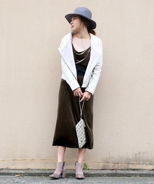 Bou Jeloud(ブージュルード)の「ベロアキャミソールワンピース(ワンピース・レディース・ダークグレー/カーキ・FREE)」の6枚目の写真