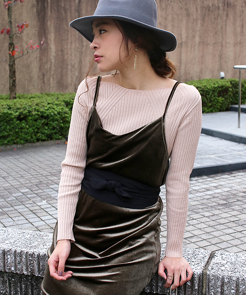 Bou Jeloud(ブージュルード)の「ベロアキャミソールワンピース(ワンピース・レディース・ダークグレー/カーキ・FREE)」の5枚目の写真