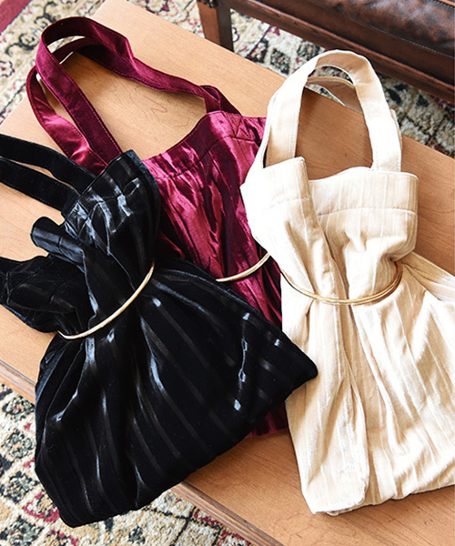 Luz Llena（ラズレナ）の「リング付きプリーツベロアトートバッグ（トートバッグ・レディース・ブラック/アイボリー/ワインレッド・ﾌﾘ-）」の14枚目の写真