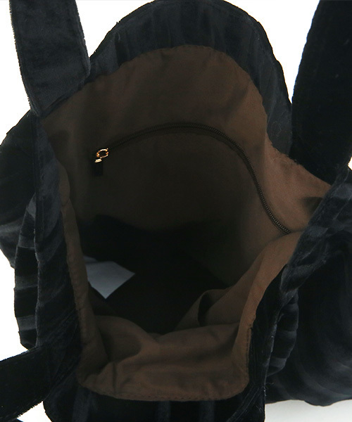 Luz Llena（ラズレナ）の「リング付きプリーツベロアトートバッグ（トートバッグ・レディース・ブラック/アイボリー/ワインレッド・ﾌﾘ-）」の5枚目の写真