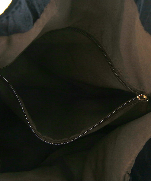 Luz Llena（ラズレナ）の「リング付きプリーツベロアトートバッグ（トートバッグ・レディース・ブラック/アイボリー/ワインレッド・ﾌﾘ-）」の11枚目の写真