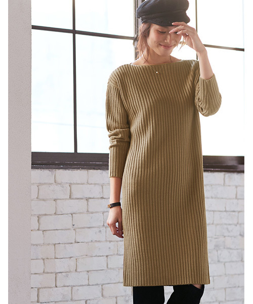 Pierrot(ピエロ)の「ボートネック リブ編み ニットワンピース(ワンピース・レディース・ブラック/グレイッシュベージュ/キャメル/杢グレー/アイボリー/ブラウン/ネイビー・M/L)」の7枚目の写真