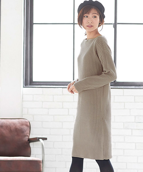Pierrot(ピエロ)の「ボートネック リブ編み ニットワンピース(ワンピース・レディース・ブラック/グレイッシュベージュ/キャメル/杢グレー/アイボリー/ブラウン/ネイビー・M/L)」の5枚目の写真