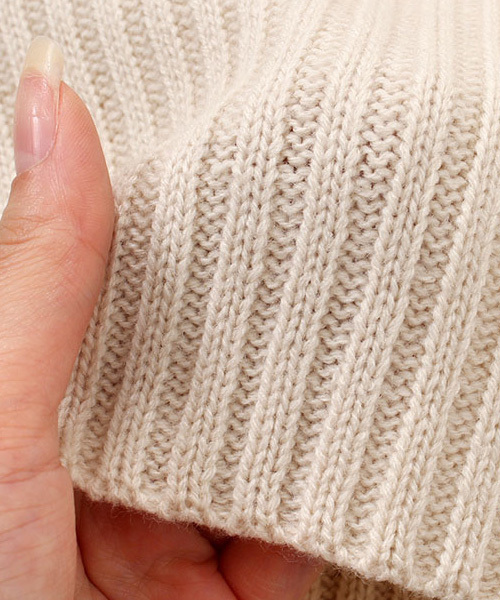 Pierrot(ピエロ)の「ボートネック リブ編み ニットワンピース(ワンピース・レディース・ブラック/グレイッシュベージュ/キャメル/杢グレー/アイボリー/ブラウン/ネイビー・M/L)」の14枚目の写真