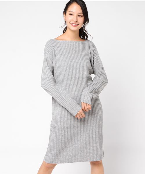 Pierrot(ピエロ)の「ボートネック リブ編み ニットワンピース(ワンピース・レディース・ブラック/グレイッシュベージュ/キャメル/杢グレー/アイボリー/ブラウン/ネイビー・M/L)」の4枚目の写真