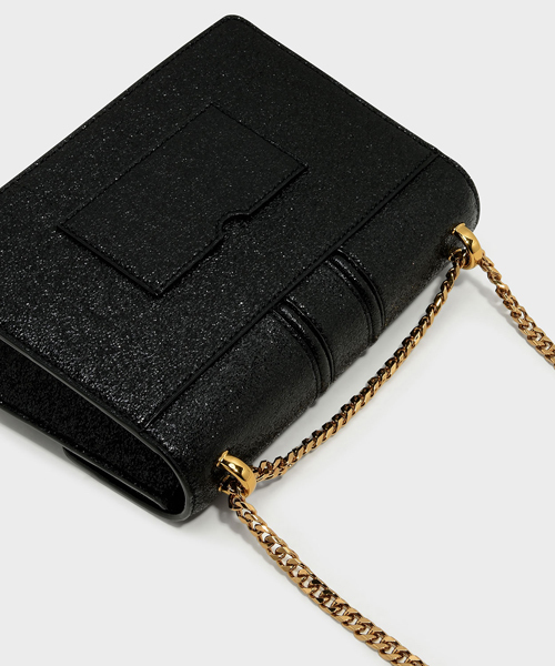 CHARLES & KEITH（チャールズ & キース）の「プッシュロックショルダーバッグ/PUSH-LOCK SHOULDER BAG（ショルダーバッグ・レディース・ブラック/バーガンディー/ゴールド系その他・S）」の6枚目の写真