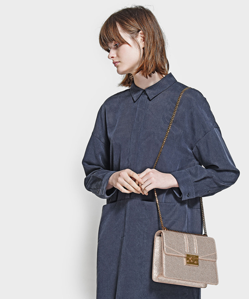 CHARLES & KEITH（チャールズ & キース）の「プッシュロックショルダーバッグ/PUSH-LOCK SHOULDER BAG（ショルダーバッグ・レディース・ブラック/バーガンディー/ゴールド系その他・S）」の14枚目の写真