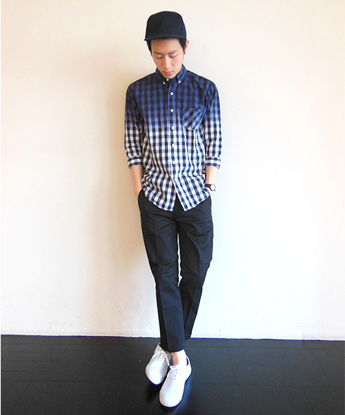 WHO'S WHO gallery（フーズフーギャラリー）の「グラデーション染BD7分シャツ（シャツ/ブラウス・メンズ・レッド/ブルー/ネイビー・MEDIUM/LARGE）」の7枚目の写真