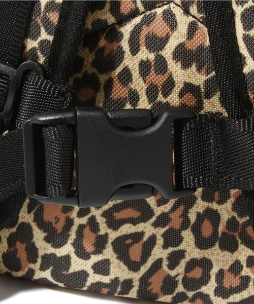 MIDWEST（ミッドウエスト）の「MEMENTISM レオパード×センタースタッズバックパック（バックパック/リュック・メンズ・ベージュ・FREE）」の3枚目の写真