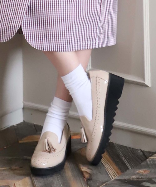 one after another NICE CLAUP(ワンアフターアナザーナイスクラップ)の「ウイングチップ厚底シューズ(ローファー・レディース・ブラック/ベージュ/ボルドー・SMALL/MEDIUM/LARGE)」の1枚目の写真