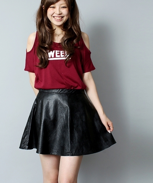 WEGO（ウィゴー）の「WEGO/フェイクレザーサークルスカート（スカート・レディース・ブラック/ネイビー/ゴールド・MEDIUM/LARGE）」の2枚目の写真