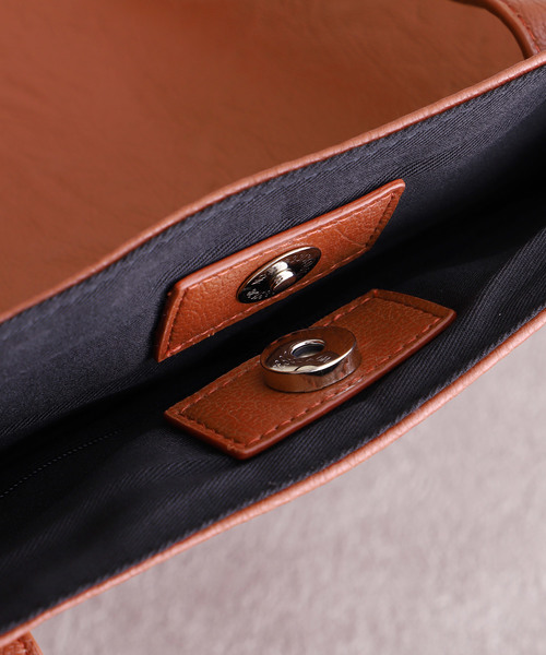 EMMA CLOTHES（エマクローズ）の「シンセティックレザートートバッグ（トートバッグ・メンズ・ブラック/ダークブラウン/ネイビー/ライトブラウン・FREE）」の5枚目の写真