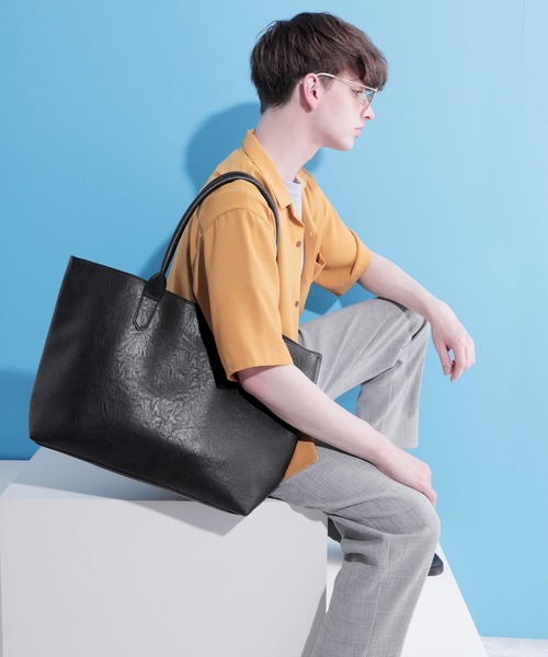 EMMA CLOTHES（エマクローズ）の「シンセティックレザートートバッグ（トートバッグ・メンズ・ブラック/ダークブラウン/ネイビー/ライトブラウン・FREE）」の11枚目の写真