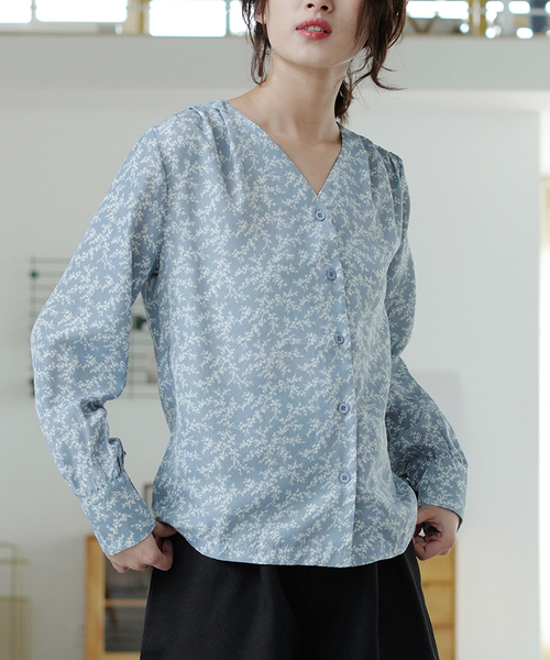 Futier land(フューティアランド)の「ショルダータックVネックノーカラーブラウス(シャツ/ブラウス・レディース・ホワイト/ブラック/モカ/ミント/ブラック系その他/ブルー系その他/ブラック系その他2/ブラウン系その他2/グリーン系その他2/アイボリー/ブルーグレー/ピンク/ホワイト系その他2/ピンク系その他/グレー系その他/パープル系その他/ボルドー/ブラック系その他3/ライトグレー/パープル系その他3/パープル系その他4/ピンク系その他2/ブラウン系その他3/グレー系その他2/ブラウン系その他/ホワイト系その他/ライトブルー・FREE/フリー)」の20枚目の写真