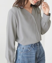 ショルダータックVネックノーカラーブラウス