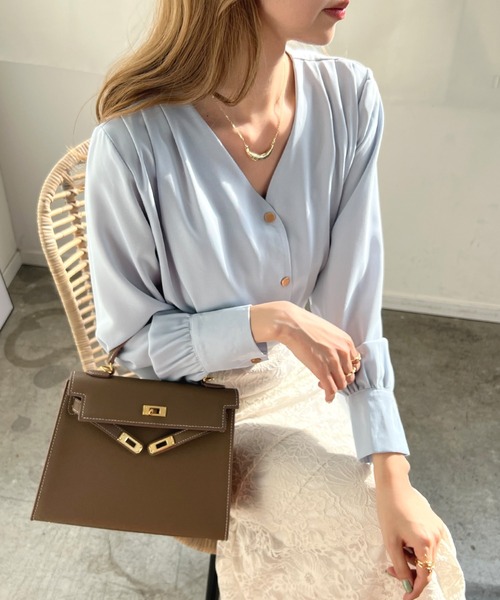 Futier land(フューティアランド)の「ショルダータックVネックノーカラーブラウス(シャツ/ブラウス・レディース・ホワイト/ブラック/モカ/ミント/ブラック系その他/ブルー系その他/ブラック系その他2/ブラウン系その他2/グリーン系その他2/アイボリー/ブルーグレー/ピンク/ホワイト系その他2/ピンク系その他/グレー系その他/パープル系その他/ボルドー/ブラック系その他3/ライトグレー/パープル系その他3/パープル系その他4/ピンク系その他2/ブラウン系その他3/グレー系その他2/ブラウン系その他/ホワイト系その他/ライトブルー・FREE/フリー)」の19枚目の写真