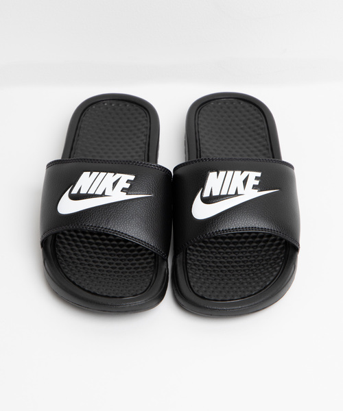 NIKE（ナイキ）の「WEGO/NIKE ベナッシJDI（サンダル・レディース・ブラック/グリーン系その他/ホワイト/ゴールド・MEDIUM/SMALL/X-SMALL）」の10枚目の写真