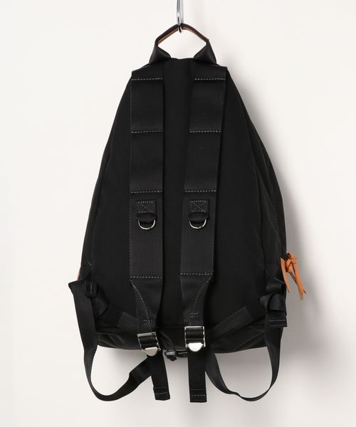 FREDRIK PACKERS(フレドリックパッカーズ)の「【FREDRIK PACKERS】500D DAY PACK(バックパック/リュック・メンズ・チャコールグレー/ブラック/ベージュ・FREE)」の5枚目の写真