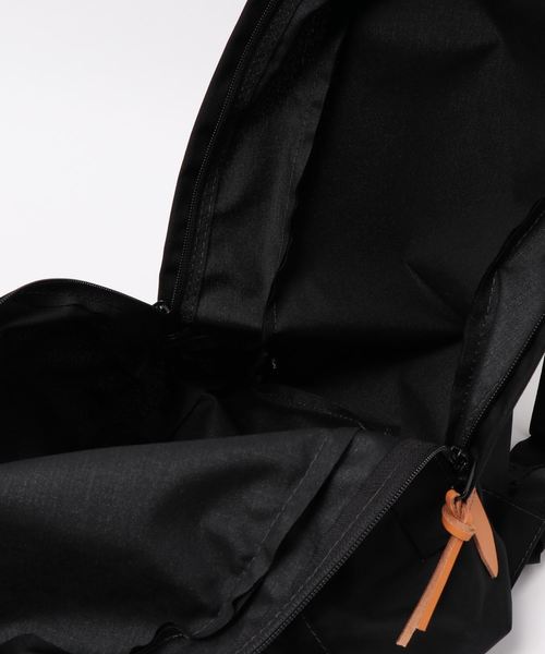 FREDRIK PACKERS(フレドリックパッカーズ)の「【FREDRIK PACKERS】500D DAY PACK(バックパック/リュック・メンズ・チャコールグレー/ブラック/ベージュ・FREE)」の6枚目の写真