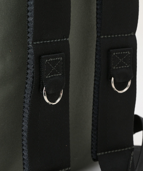 FREDRIK PACKERS(フレドリックパッカーズ)の「【FREDRIK PACKERS】500D DAY PACK(バックパック/リュック・メンズ・チャコールグレー/ブラック/ベージュ・FREE)」の11枚目の写真
