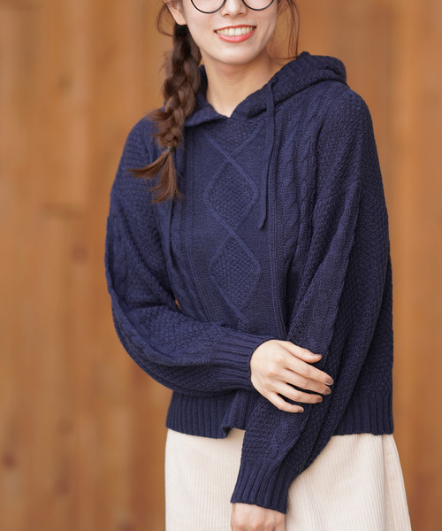 rps（アールピーエス）の「ケーブル編みニットパーカー（ニット/セーター・レディース・ベージュ/ネイビー/アイボリー/ラベンダー・M）」の3枚目の写真