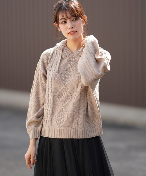 rps（アールピーエス）の「ケーブル編みニットパーカー（ニット/セーター・レディース・ベージュ/ネイビー/アイボリー/ラベンダー・M）」の8枚目の写真