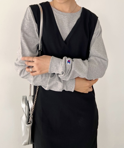 Champion(チャンピオン)の「Champion Authentic LONGSLEEVE T-SHIRTS チャンピオン ベーシック ロンT ワンポイント オーバーサイズ サイズ展開多数 5.2オンス L/S 長袖Tシャツ/CC8C(Tシャツ/カットソー・レディース・ブラック/ホワイト/ネイビー/杢グレー/レッド/ロイヤルブルー・M/L/S/XL)」の8枚目の写真