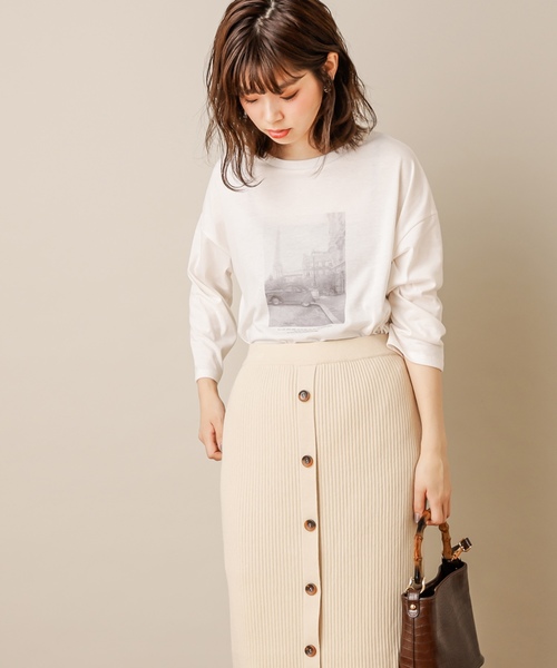 natural couture(ナチュラルクチュール)の「モノクロームフォトTシャツ(Tシャツ/カットソー・レディース・ベージュ/スミクロ/オフホワイト・FREE)」の1枚目の写真