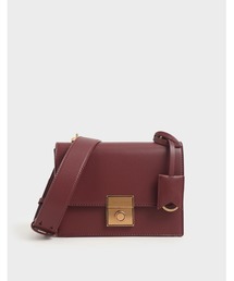CHARLES & KEITH | クラシックボクシー プッシュロッククロスボディバッグ / Classic Boxy Push Lock Crossbody Bag(ショルダーバッグ)