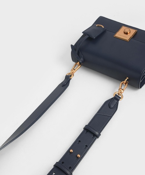 CHARLES & KEITH（チャールズ & キース）の「クラシックボクシー