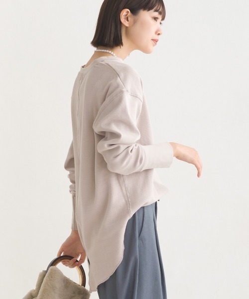 OMNES(オムネス)の「ハニカムストレッチバッグスリットプルオーバー(Tシャツ/カットソー・レディース・ホワイト/ブラック/ベージュ/カーキ/ラベンダー/ブルーグレー/ブラウン/ライトグレー・FREE)」の16枚目の写真