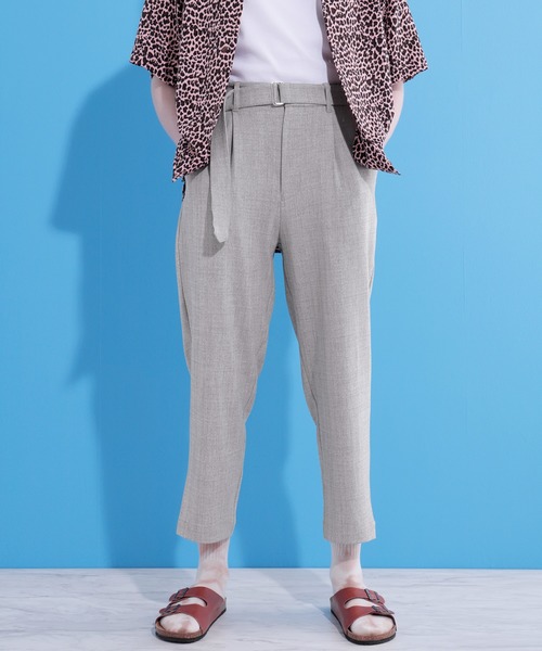 EMMA CLOTHES(エマクローズ)の「共地ベルト付き1タックワイドテーパードパンツ(その他パンツ・メンズ・ブラック/ベージュ/グレー・M/L)」の3枚目の写真