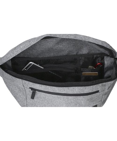 UNDER ARMOUR（アンダーアーマー）の「UAラージ ウエストバッグ（トレーニング/メンズ/レディース）（ボディバッグ/ウエストポーチ・レディース・ブラック/グレー・ONESIZE）」の10枚目の写真