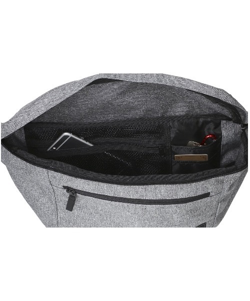 UNDER ARMOUR（アンダーアーマー）の「UAラージ ウエストバッグ（トレーニング/メンズ/レディース）（ボディバッグ/ウエストポーチ・レディース・ブラック/グレー・ONESIZE）」の20枚目の写真