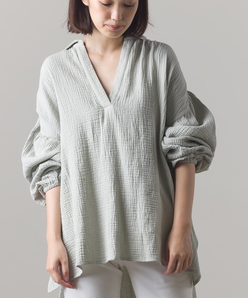 OMNES（オムネス）の「ダブルガーゼオーバーサイズギャザーシャツ（シャツ/ブラウス・レディース・チャコールグレー/モスグリーン・FREE）」の2枚目の写真