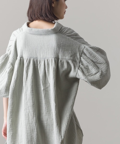 OMNES（オムネス）の「ダブルガーゼオーバーサイズギャザーシャツ（シャツ/ブラウス・レディース・チャコールグレー/モスグリーン・FREE）」の15枚目の写真