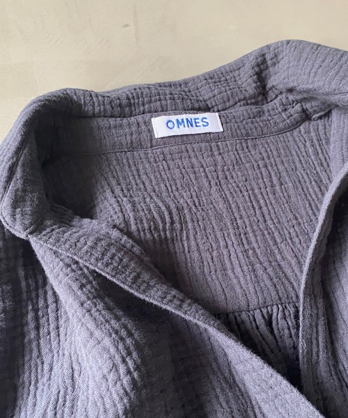 OMNES（オムネス）の「ダブルガーゼオーバーサイズギャザーシャツ（シャツ/ブラウス・レディース・チャコールグレー/モスグリーン・FREE）」の9枚目の写真
