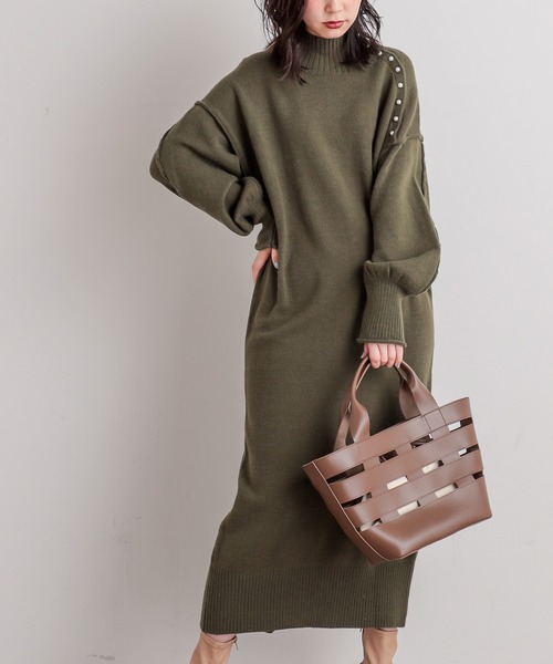 natural couture(ナチュラルクチュール)の「【WEB限定】サイドパールネックニットワンピース(ワンピース・レディース・ブラック/カーキ/サックスブルー/アイボリー/モカ・FREE)」の4枚目の写真