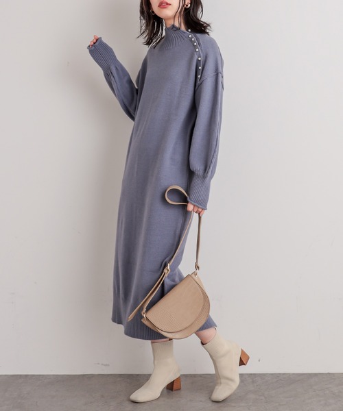 natural couture(ナチュラルクチュール)の「【WEB限定】サイドパールネックニットワンピース(ワンピース・レディース・ブラック/カーキ/サックスブルー/アイボリー/モカ・FREE)」の5枚目の写真