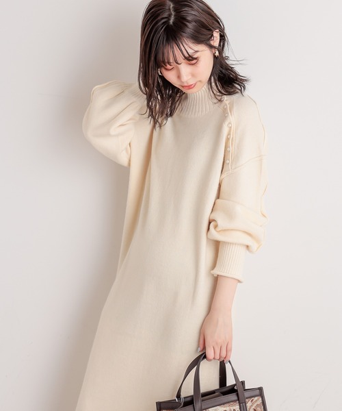 natural couture(ナチュラルクチュール)の「【WEB限定】サイドパールネックニットワンピース(ワンピース・レディース・ブラック/カーキ/サックスブルー/アイボリー/モカ・FREE)」の6枚目の写真