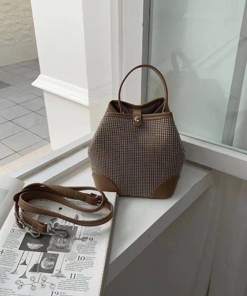 Loueme(ルエム)の「2WAYパイピングチェックショルダー(ショルダーバッグ・レディース・ブラック/アイボリー/キャメル・FREE)」の15枚目の写真