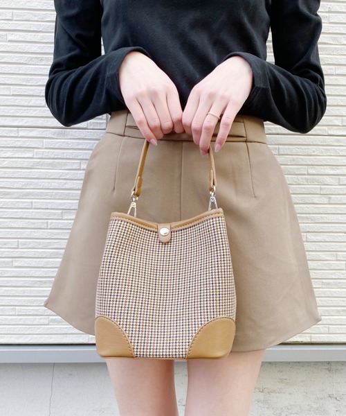 Loueme(ルエム)の「2WAYパイピングチェックショルダー(ショルダーバッグ・レディース・ブラック/アイボリー/キャメル・FREE)」の11枚目の写真