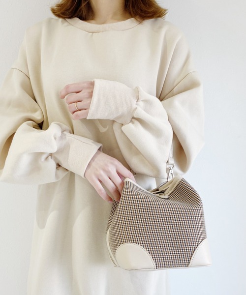 Loueme(ルエム)の「2WAYパイピングチェックショルダー(ショルダーバッグ・レディース・ブラック/アイボリー/キャメル・FREE)」の7枚目の写真