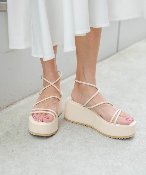 RASVOA(ラスボア)の「厚底コードサンダル(サンダル・レディース・オフホワイト/ブラック・L/M)」の7枚目の写真