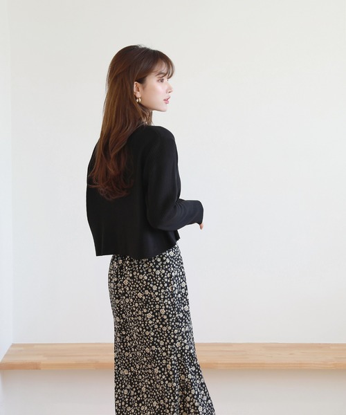 by muni:r（バイ ムニール）の「スタンダードフィットラウンドネックリブカーディガン（カーディガン/ボレロ・レディース・ブラック/ベージュ/ブルー・FREE）」の13枚目の写真