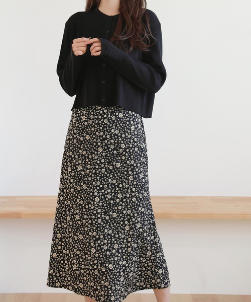 by muni:r（バイ ムニール）の「スタンダードフィットラウンドネックリブカーディガン（カーディガン/ボレロ・レディース・ブラック/ベージュ/ブルー・FREE）」の7枚目の写真