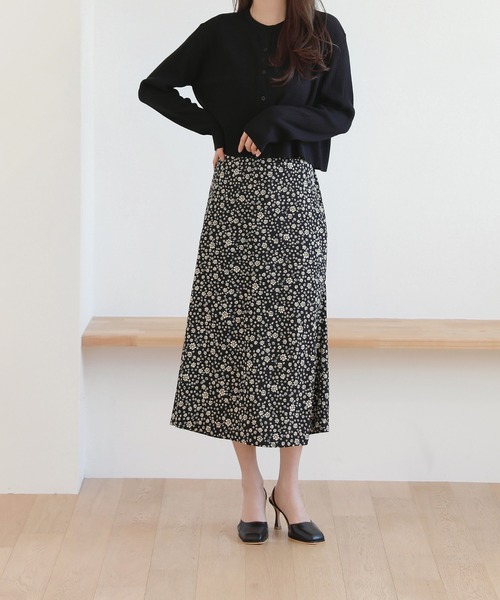 by muni:r（バイ ムニール）の「スタンダードフィットラウンドネックリブカーディガン（カーディガン/ボレロ・レディース・ブラック/ベージュ/ブルー・FREE）」の22枚目の写真