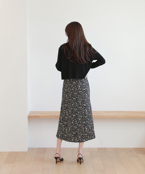 by muni:r（バイ ムニール）の「スタンダードフィットラウンドネックリブカーディガン（カーディガン/ボレロ・レディース・ブラック/ベージュ/ブルー・FREE）」の16枚目の写真